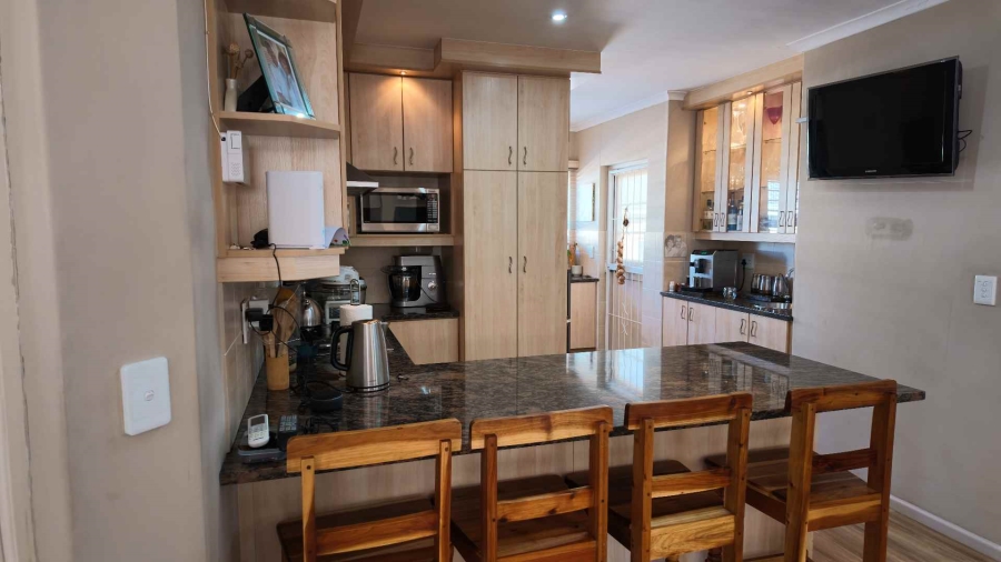 To Let 2 Bedroom Property for Rent in Oostersee Western Cape